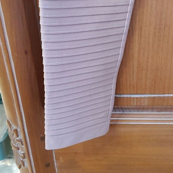 Mondetta pale pink leggings. Size medium. One zipper pocket. Great condition. - Picture 3 of 11